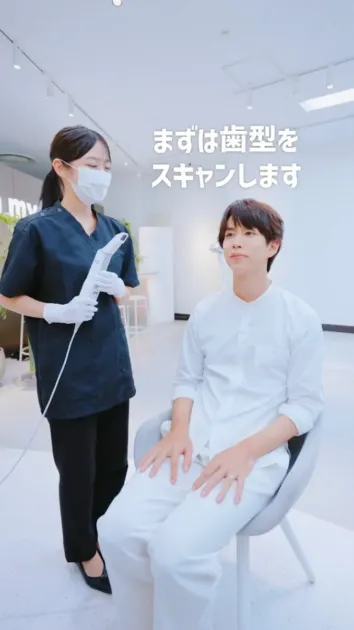 歯科クリニックで歯型をスキャンする様子