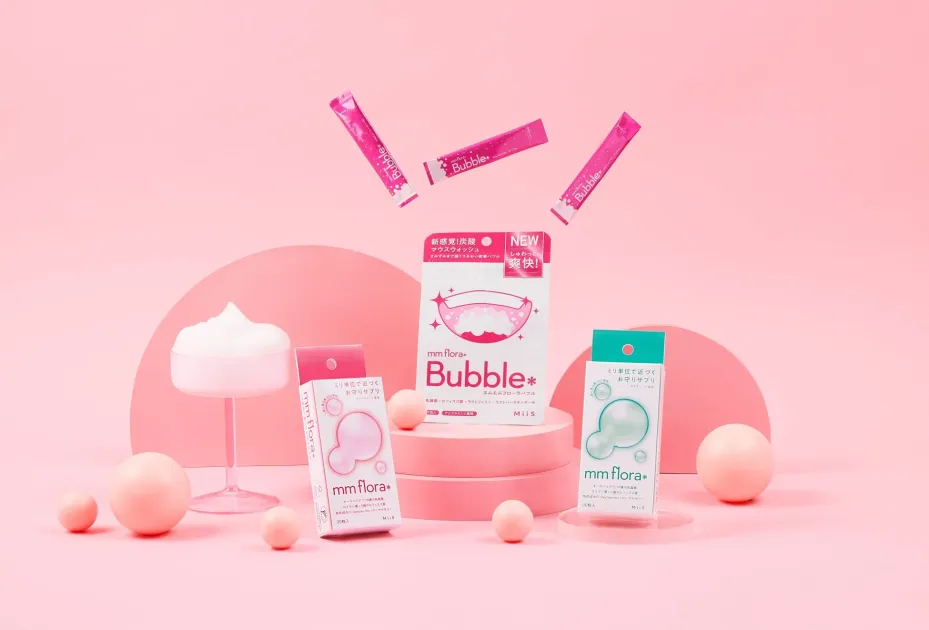 口腔ケア製品やサプリメントが配置された商品写真